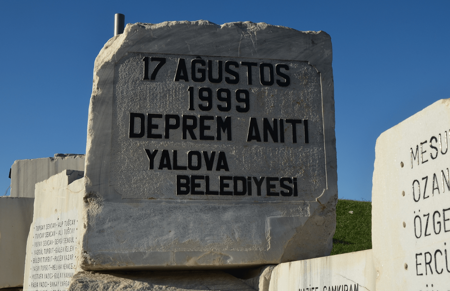 Deprem Anıtı