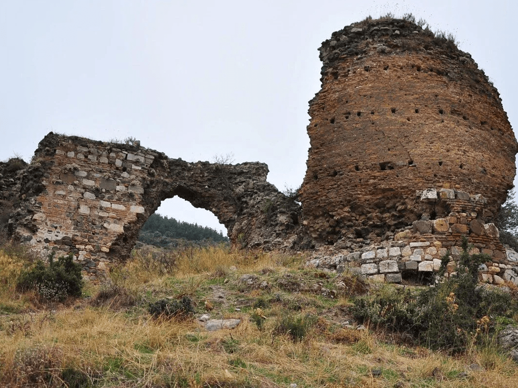Manisa Kalesi, Spil Dağı