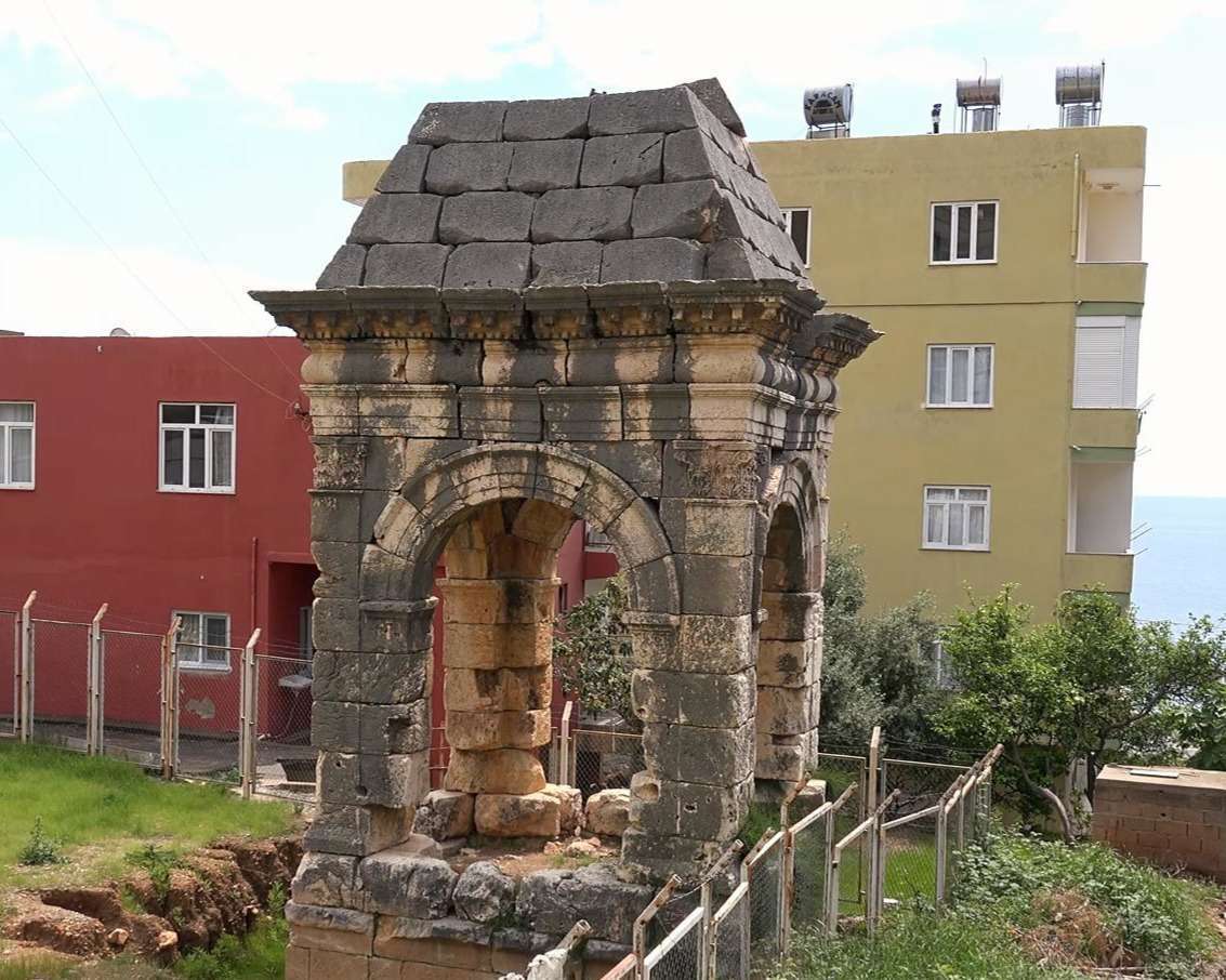 Dört Ayak Anıt Mezarı