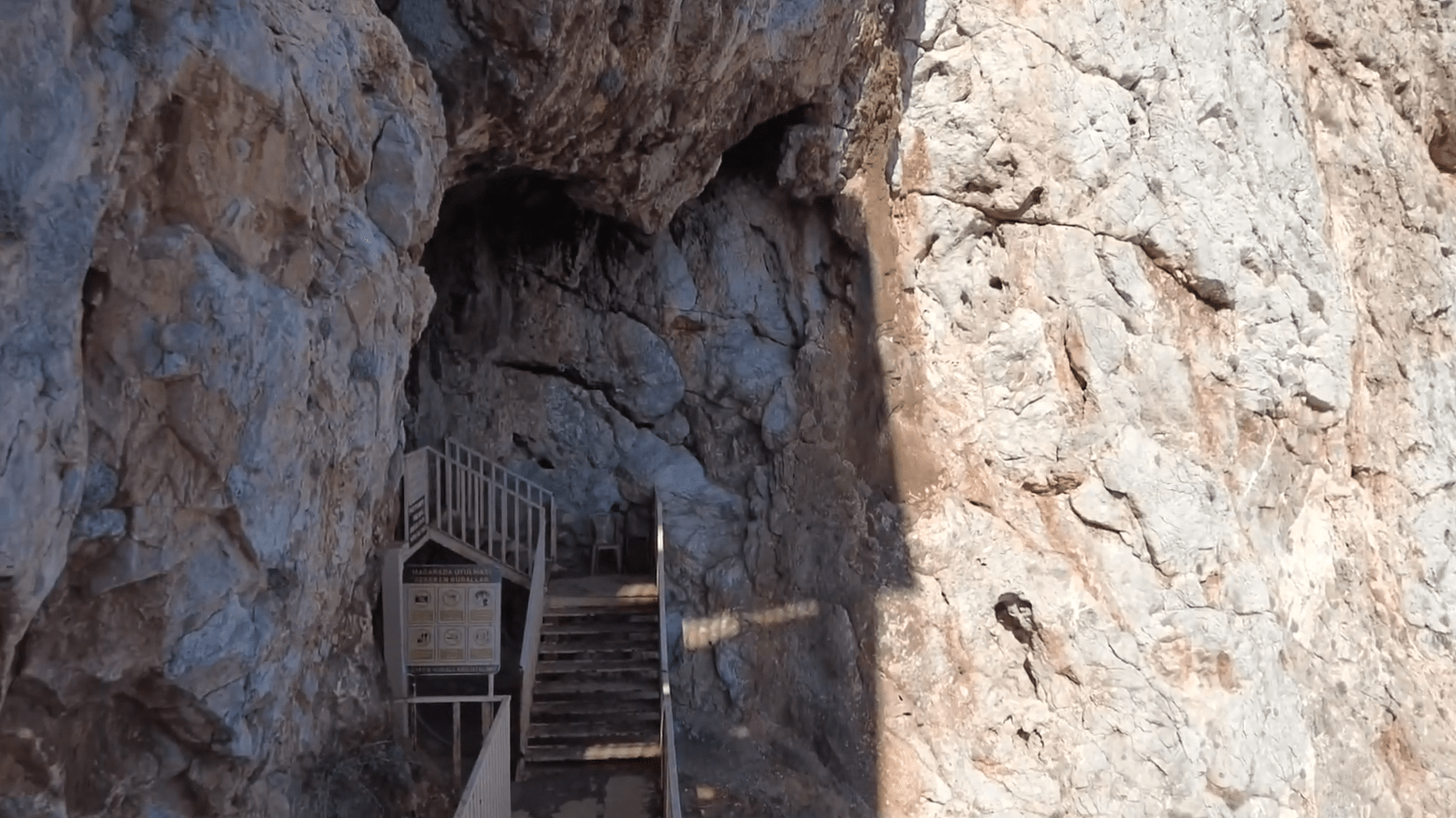 Mersin Aynalıgöl (Gilindire Mağarası)