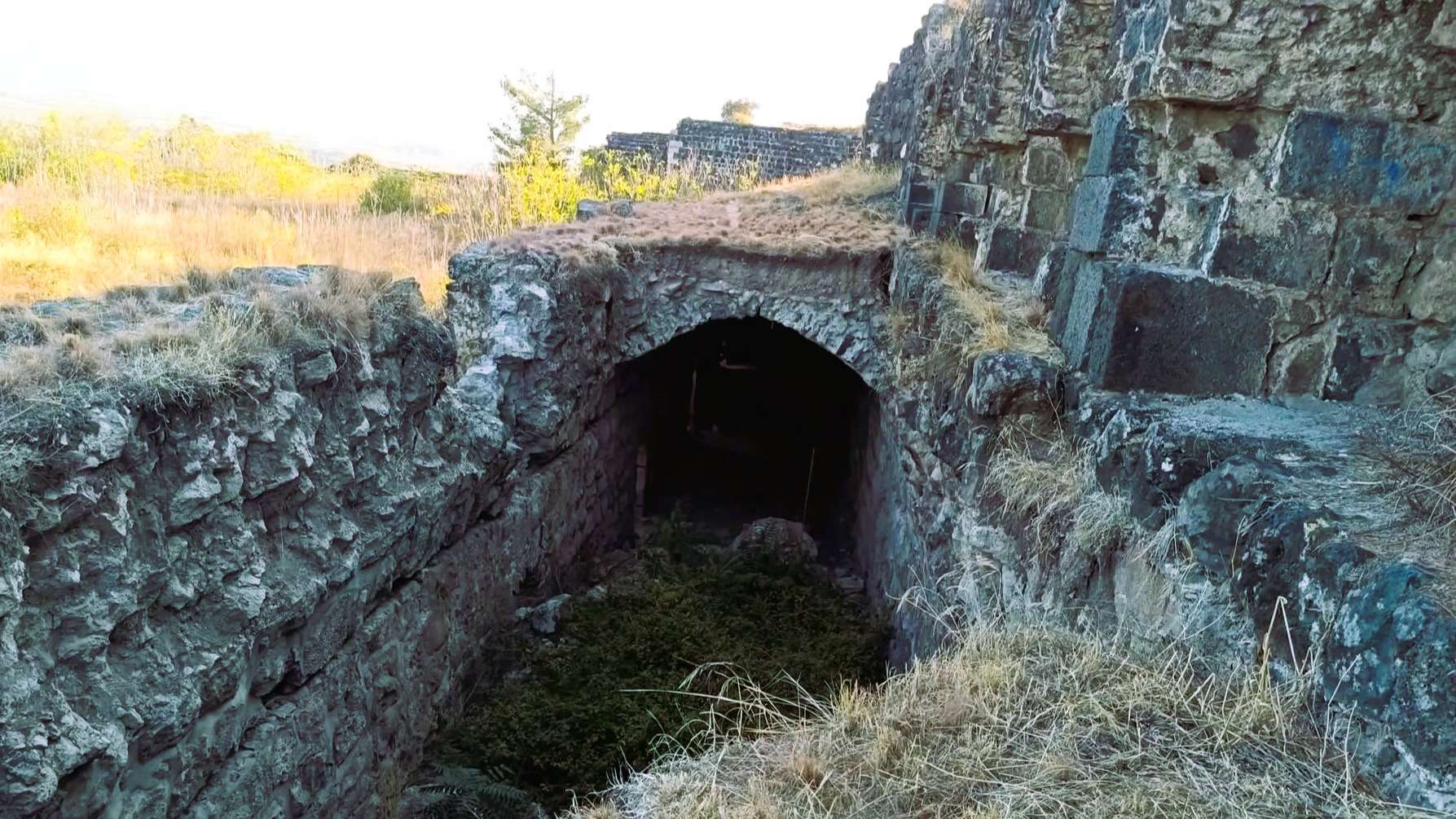 Toprakkale Kalesi
