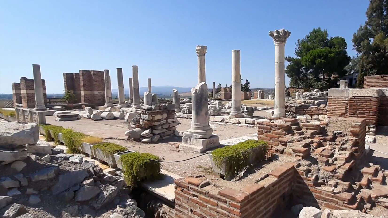 Ayasuluk Tepesi Ve St Jean Anıtı