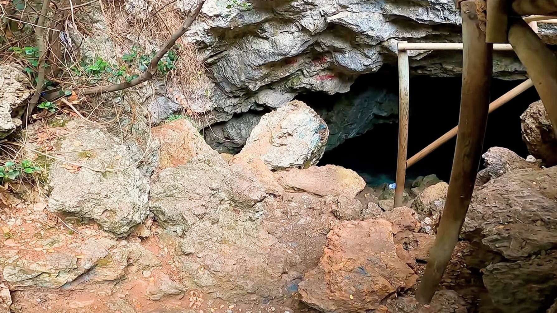 Zeus Mağarası