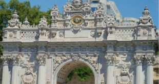 Dolmabahçe Sarayı