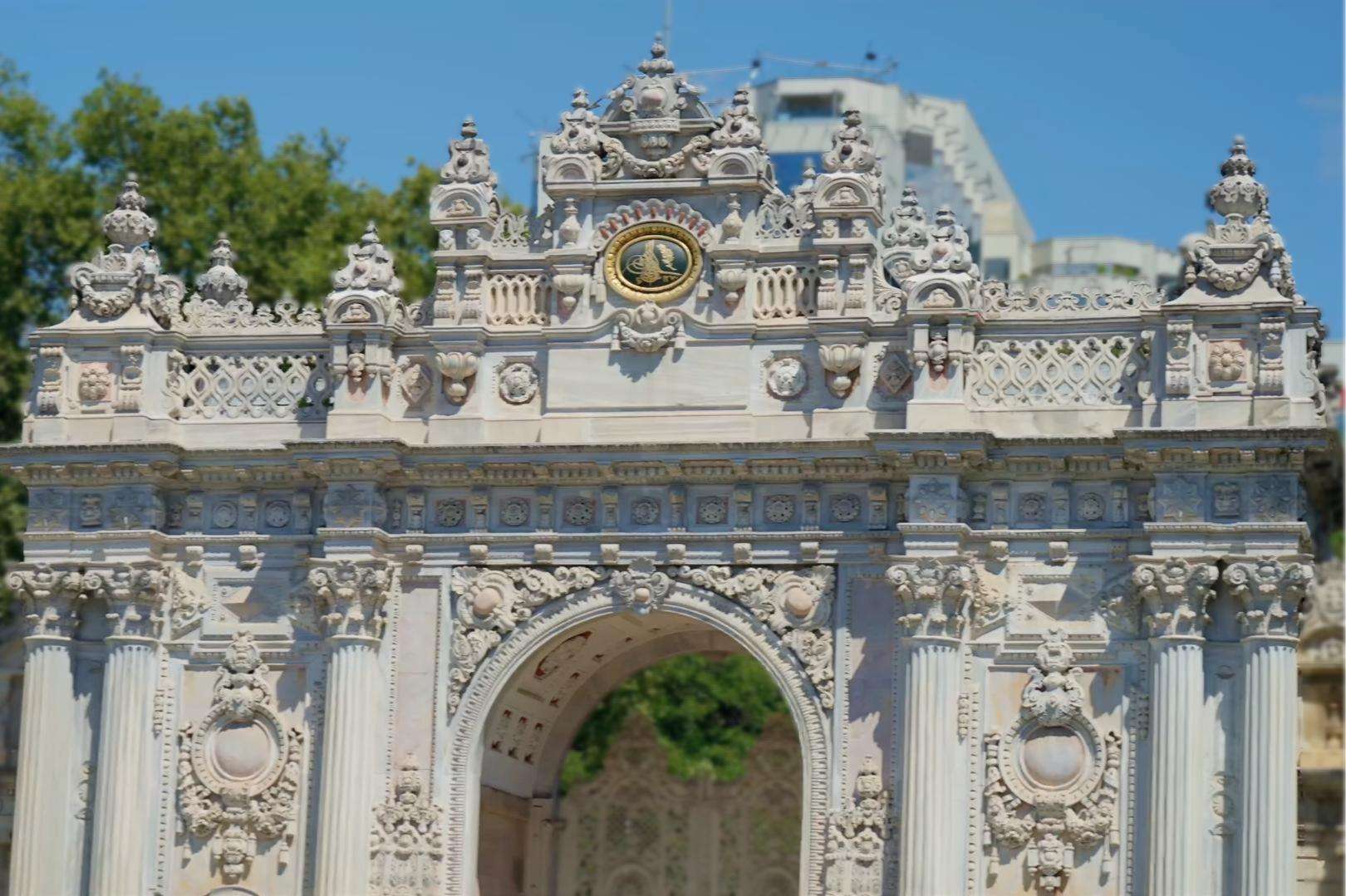 Dolmabahçe Sarayı
