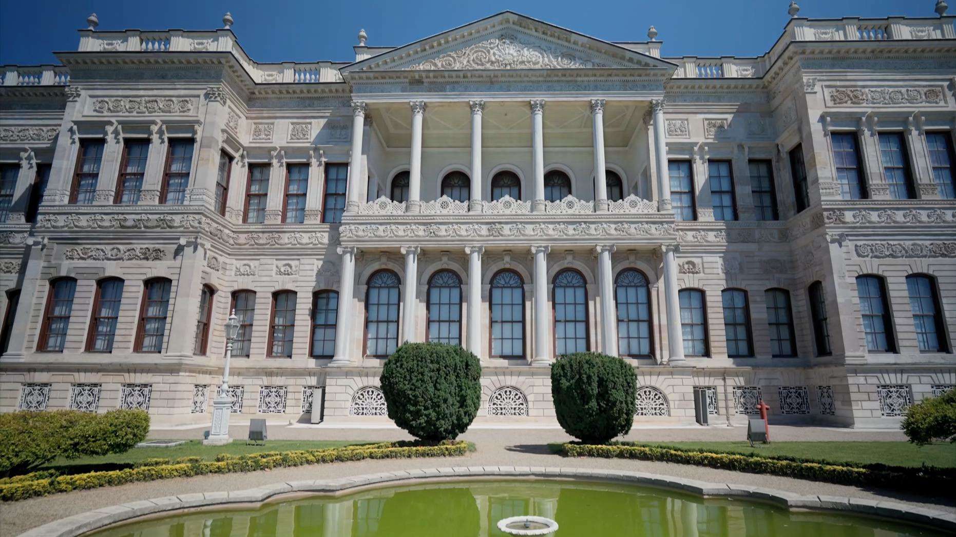 Dolmabahçe Sarayı