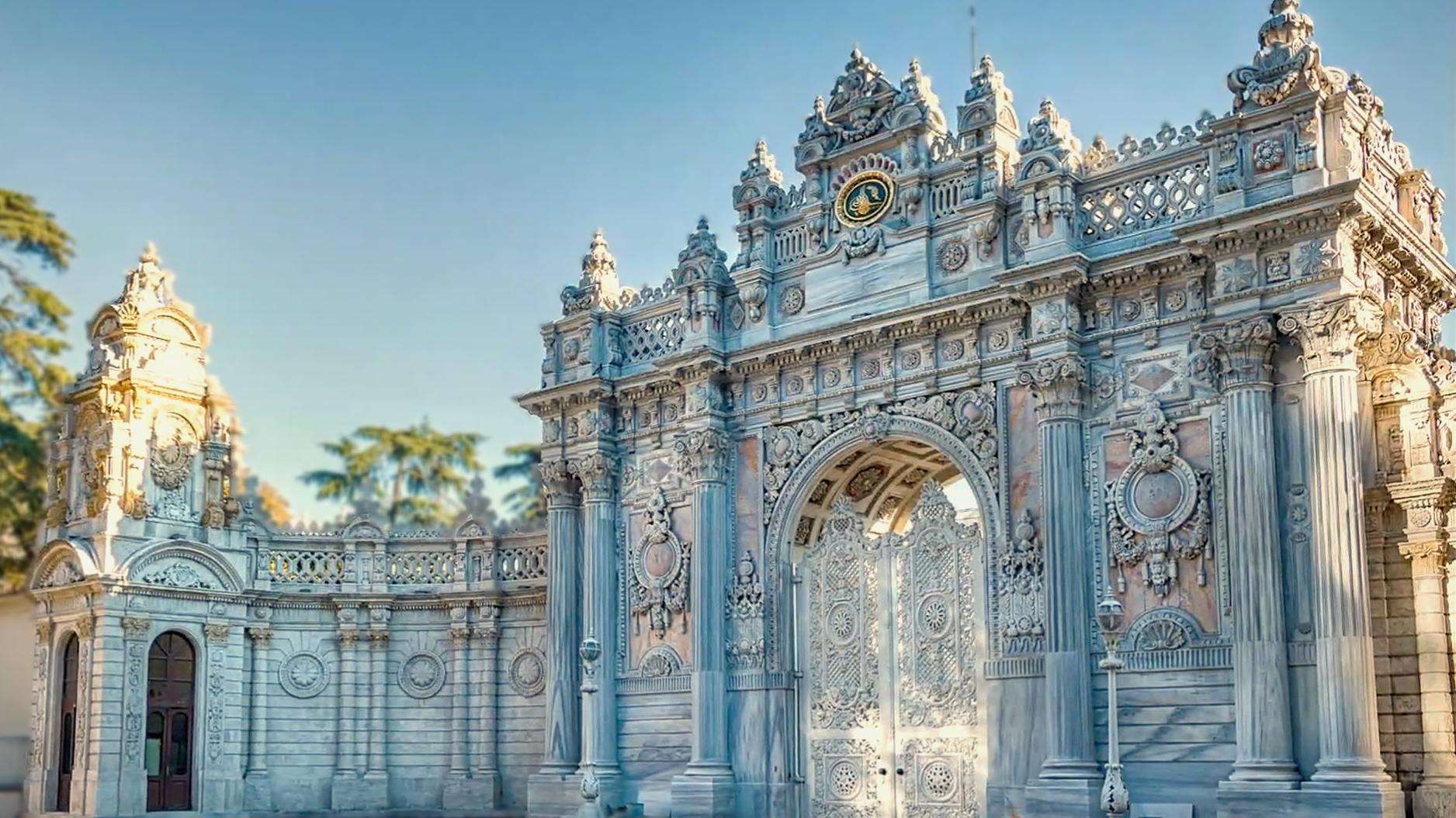 Dolmabahçe Sarayı